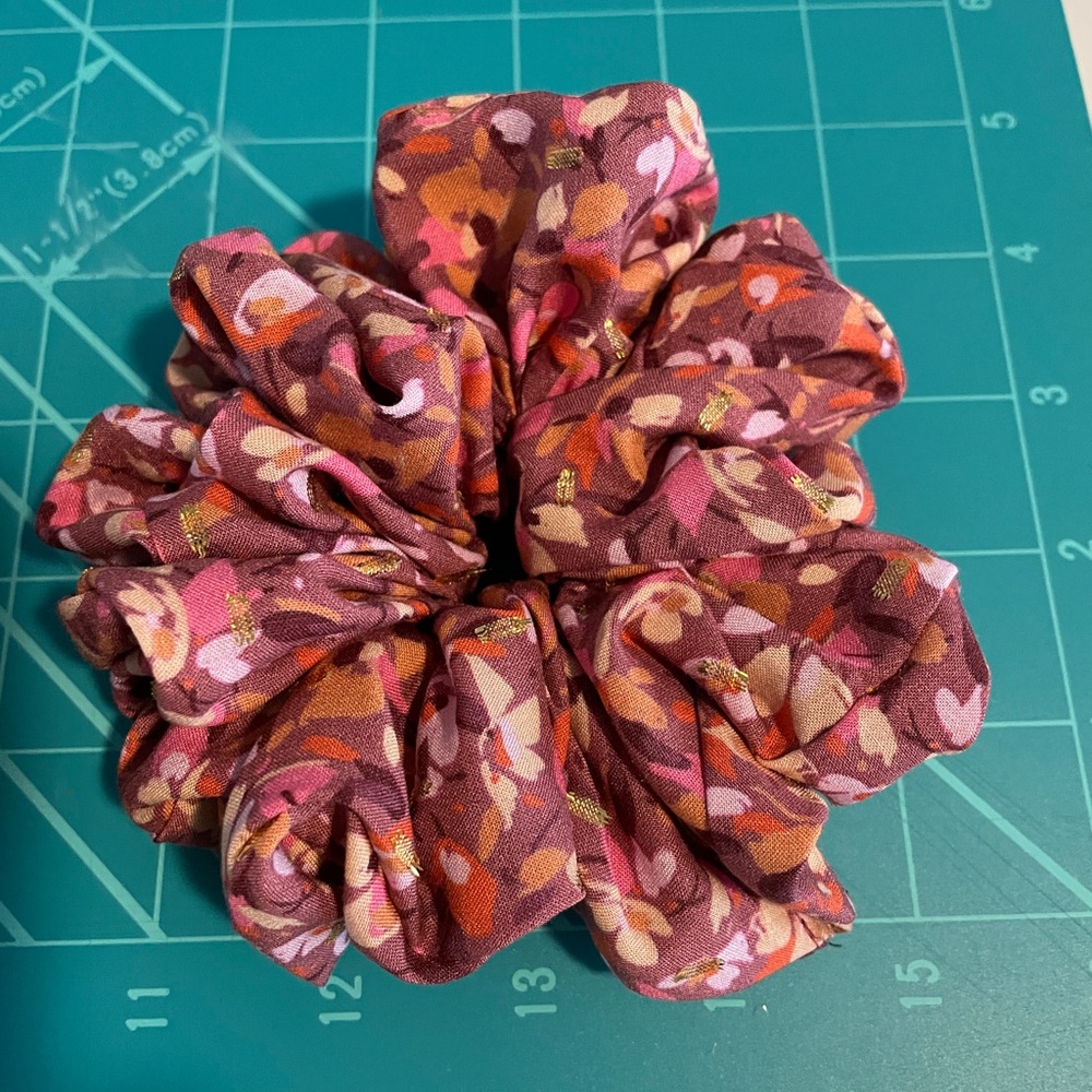 Multicolor Metallic Scrunchie - Picture 2 of 12